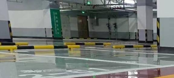 蘇州環(huán)氧地坪廠家分析，冬天進行地坪施工時，特別注意以下幾個方面？