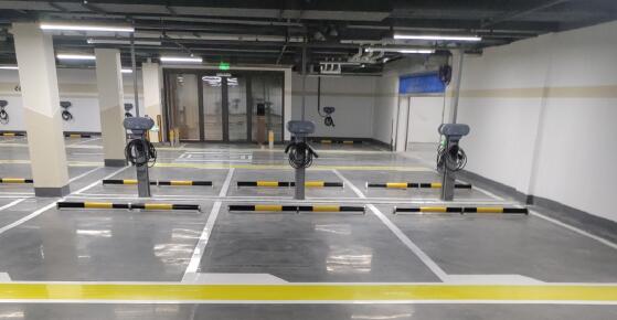 蘇州車位劃線，飛揚(yáng)專業(yè)施工團(tuán)隊(duì)